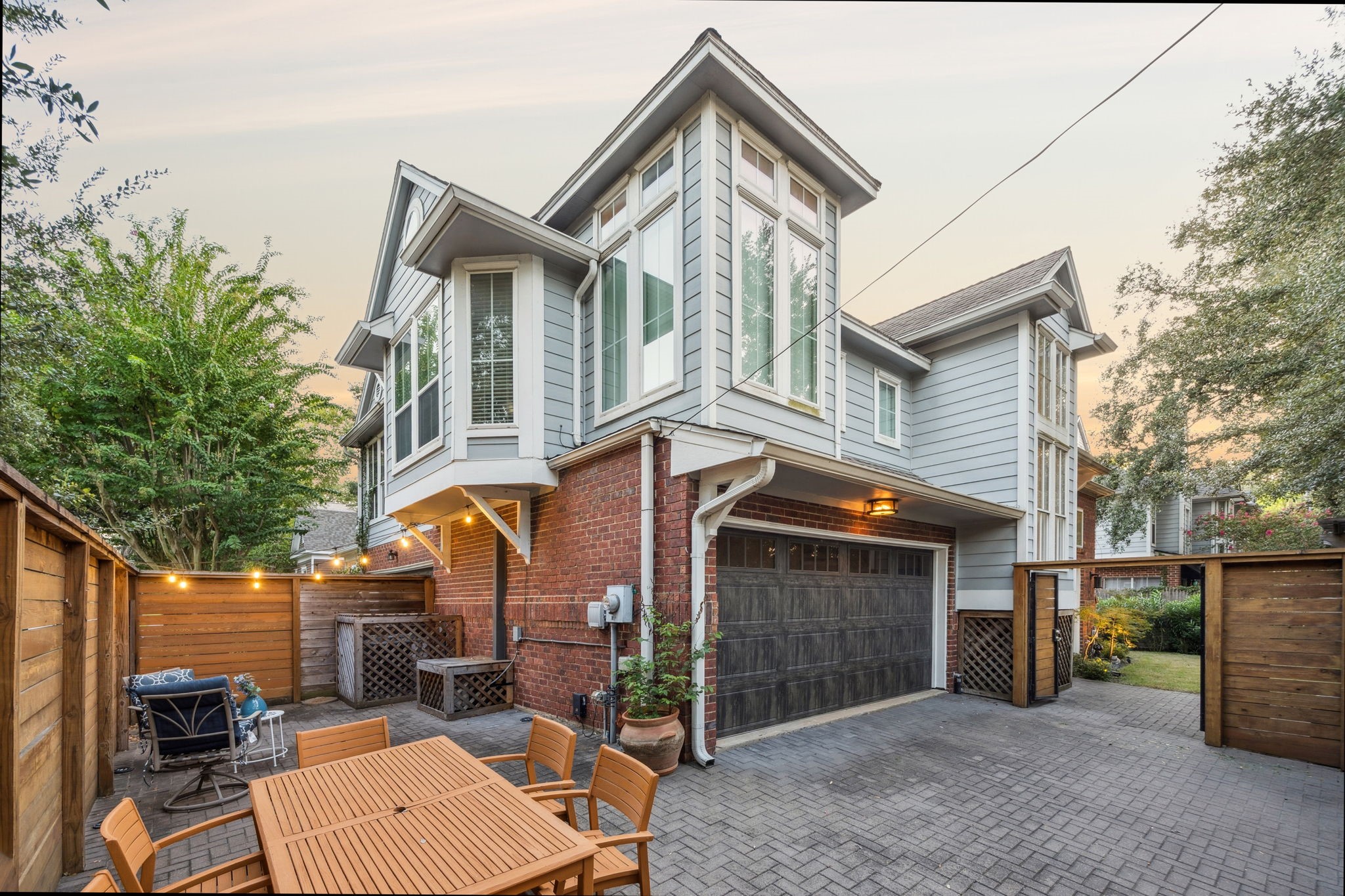 220 East 8th Street Houston, TX 77007 - Photo 28 of 35 a view of a house with a patio and backyard