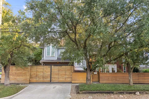 $495,000 | 220 East 8th Street, Houston, TX 77007