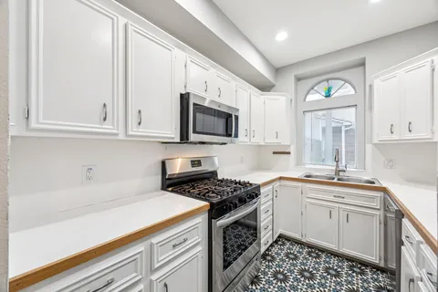 $495,000 | 220 East 8th Street, Houston, TX 77007