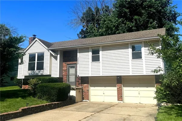 $279,900 | 3008 South Bryn Mawr Drive, Independence, MO 64057