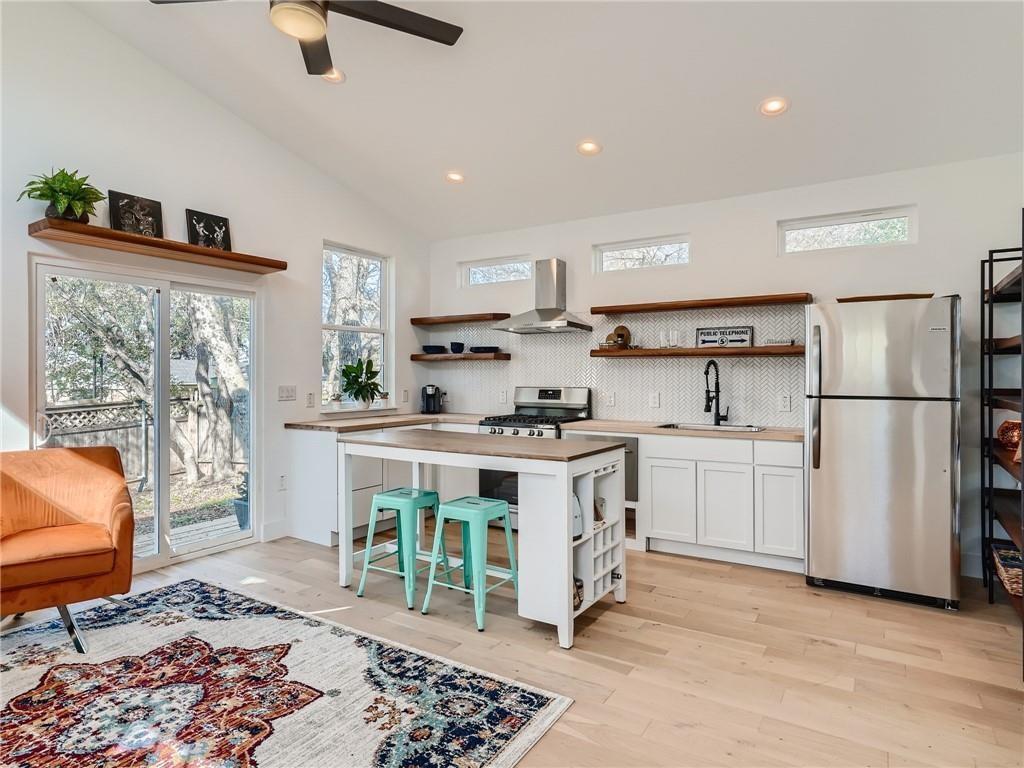 1614 Elmira Road Austin, TX 78721 - Photo 3 of 23 Culinary adventures await in this naturally illuminated kitchen, featuring a central island and vaulted ceilings.