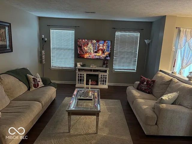 $373,000 | 6679 Amherst Way, Zionsville, IN 46077