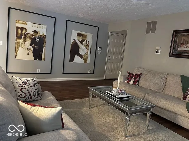 $373,000 | 6679 Amherst Way, Zionsville, IN 46077