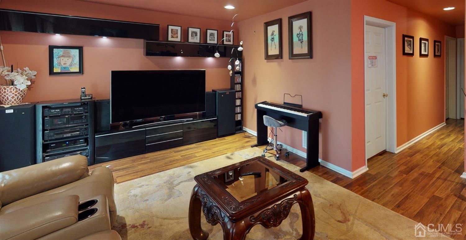 1069 Shadowlawn Drive, Unit 604 Green Brook, NJ 08812 - Photo 18 of 45 a living room with furniture and a flat screen tv