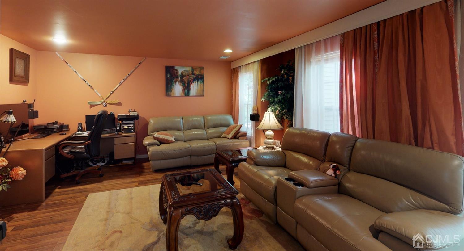 1069 Shadowlawn Drive, Unit 604 Green Brook, NJ 08812 - Photo 20 of 45 a living room with furniture and a flat screen tv