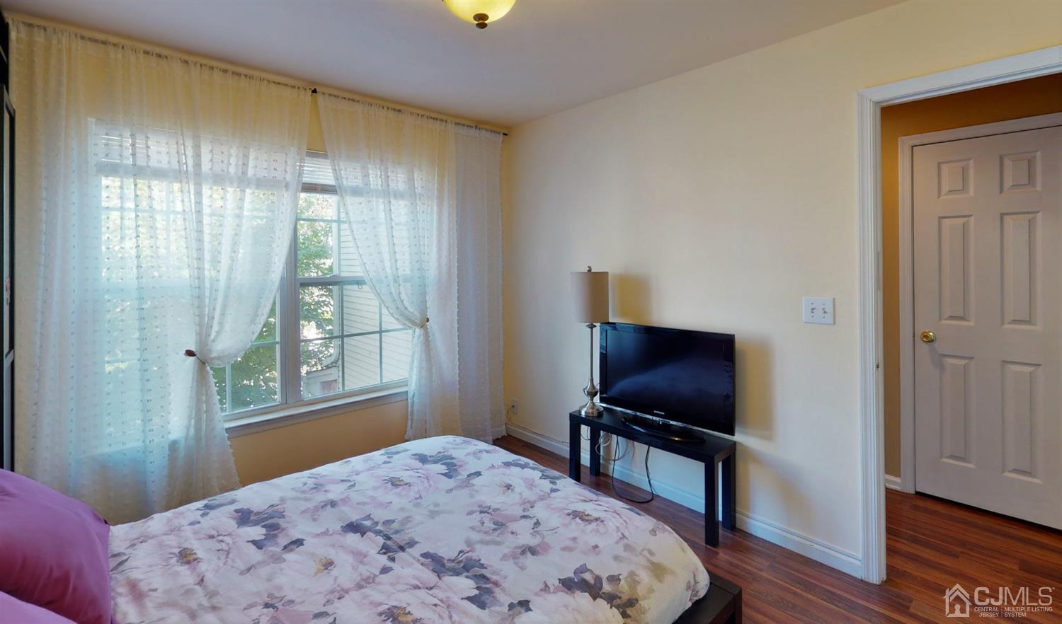 1069 Shadowlawn Drive, Unit 604 Green Brook, NJ 08812 - Photo 27 of 45 a bedroom with a bed and a flat screen tv