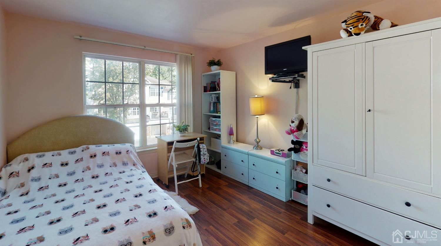 1069 Shadowlawn Drive, Unit 604 Green Brook, NJ 08812 - Photo 33 of 45 a bedroom with a bed and flat tv screen on the dresser