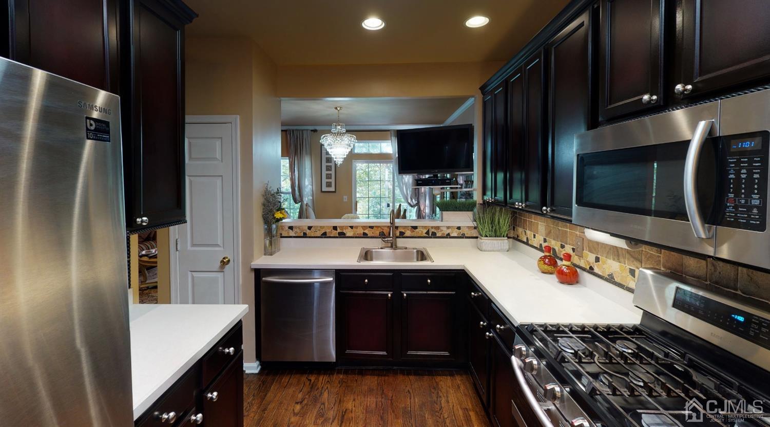 1069 Shadowlawn Drive, Unit 604 Green Brook, NJ 08812 - Photo 6 of 45 a kitchen with a sink stove and refrigerator