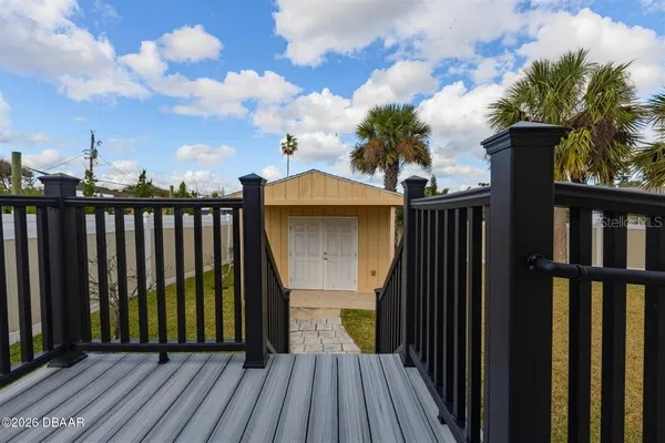 a view of back yard of the house