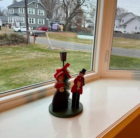 $325,000 | 28 Meadow Avenue, Agawam, MA 01001