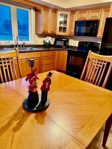 $325,000 | 28 Meadow Avenue, Agawam, MA 01001