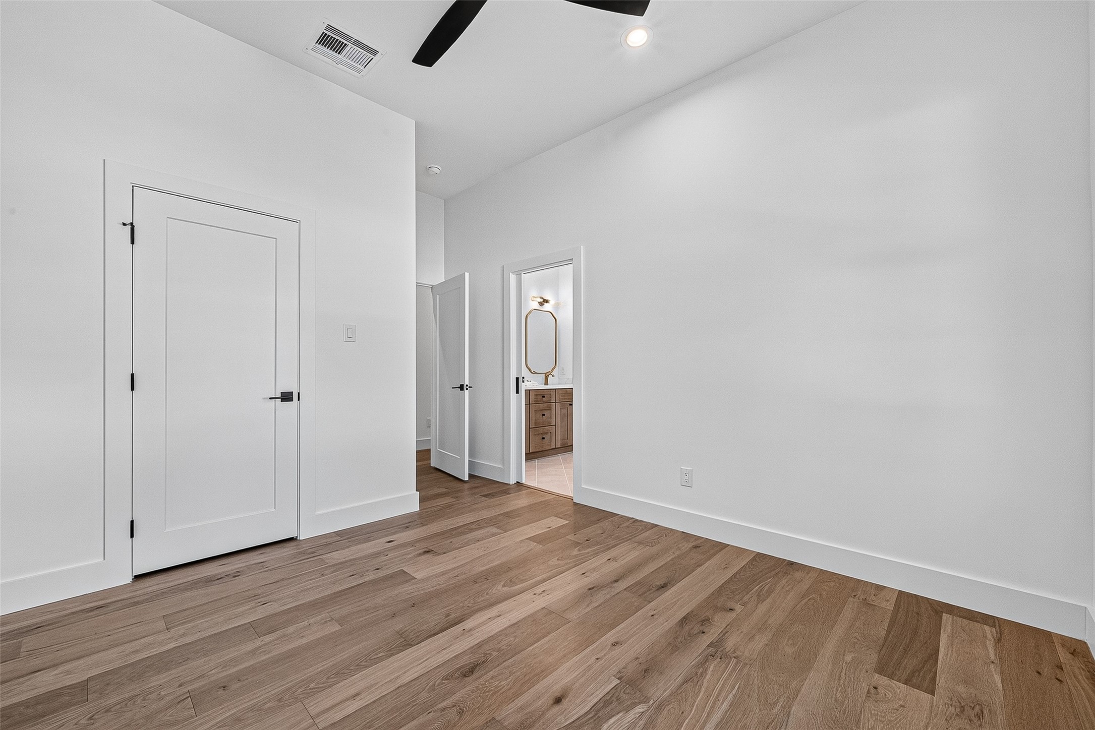 4802 Hummingbird Street Houston, TX 77035 - Photo 31 of 43 Bedroom with adjoining Bathroom