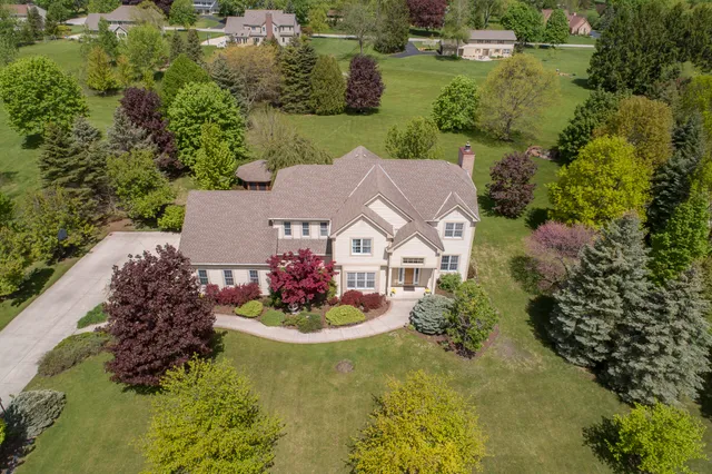 $799,900 | 8024 West Poplar Drive, Mequon, WI 53097