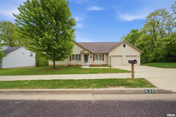 $450,000 | 1434 West Tiffany Drive, Peoria, IL 61614