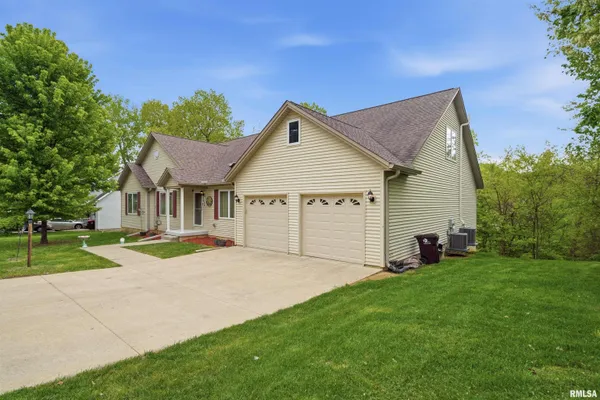 $450,000 | 1434 West Tiffany Drive, Peoria, IL 61614