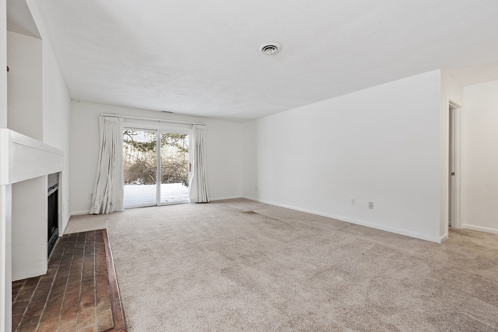 30 Concord Greene, Unit 1 Concord, MA 01742 - Photo 12 of 31