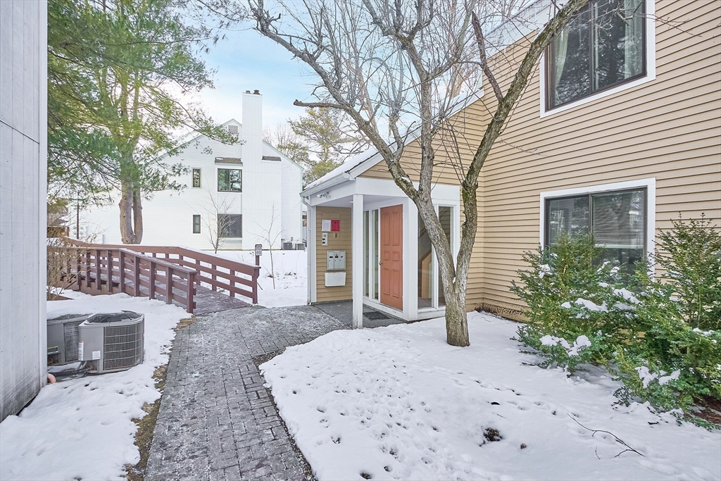30 Concord Greene, Unit 1 Concord, MA 01742 - Photo 4 of 31