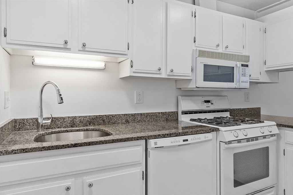 30 Concord Greene, Unit 1 Concord, MA 01742 - Photo 9 of 31