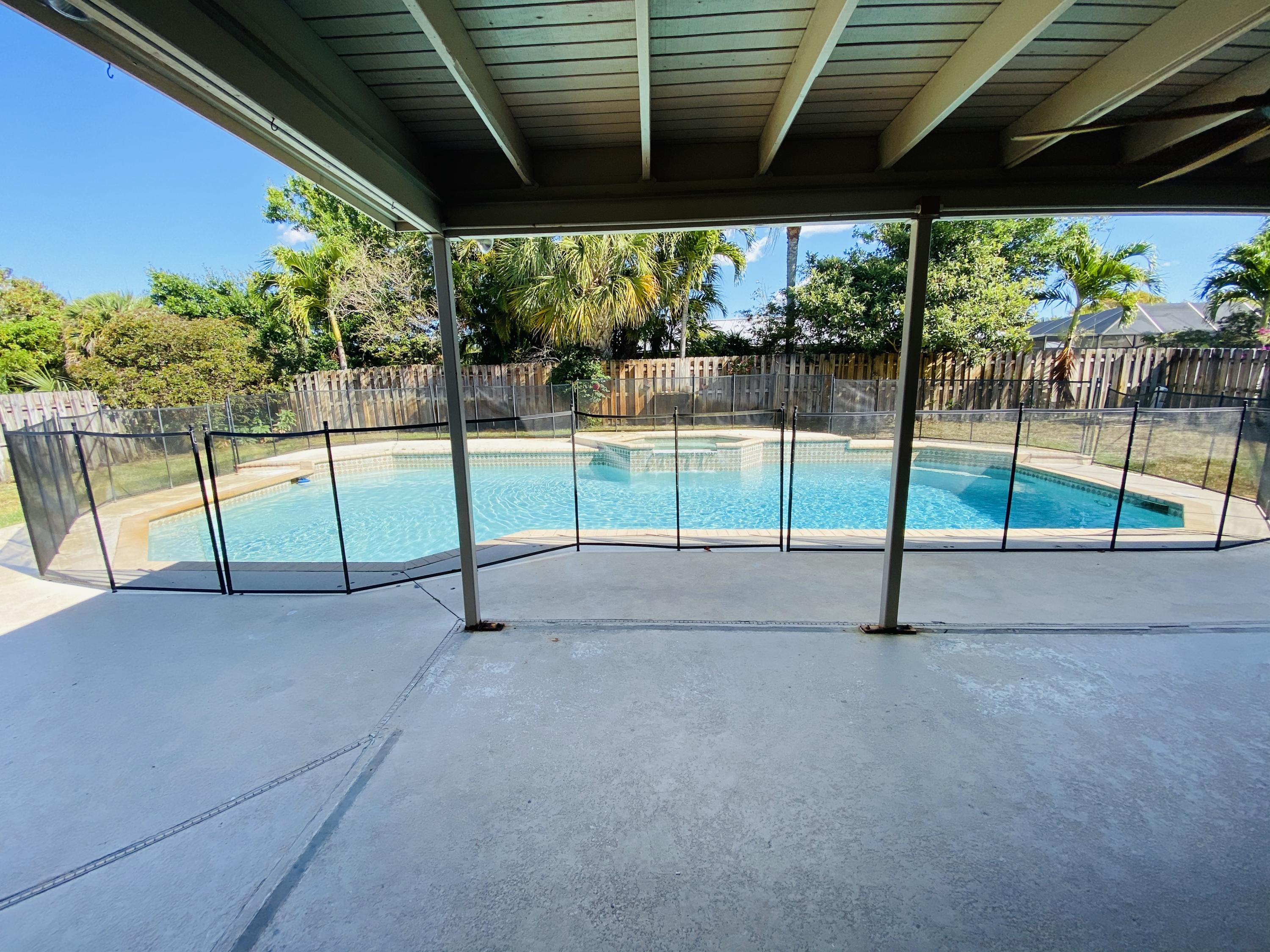4449 Brandywine Drive Boca Raton, FL 33487 - Photo 4 of 27 711CA80B-1F18-4A77-ACDC-C441176BFB6C