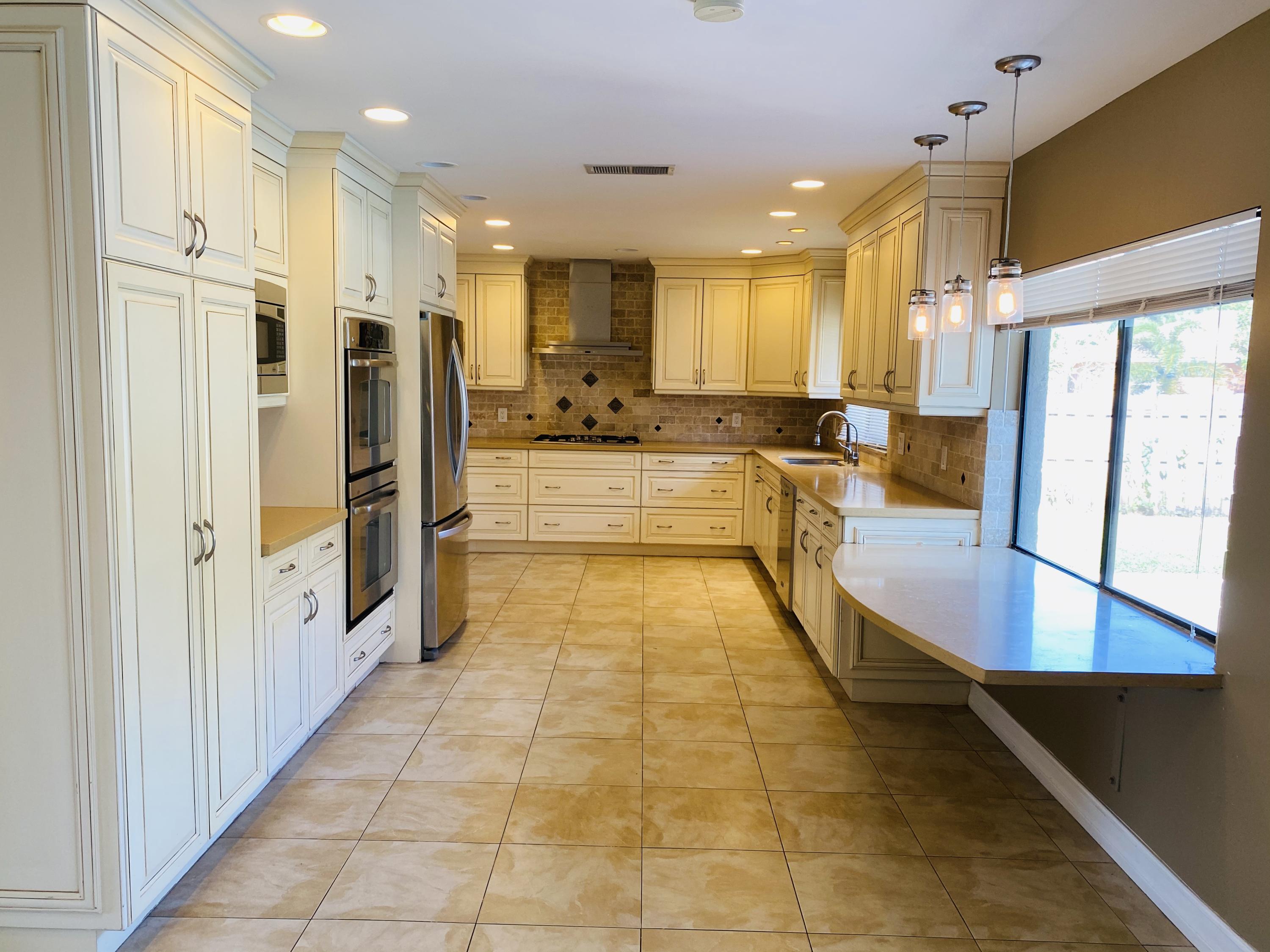 4449 Brandywine Drive Boca Raton, FL 33487 - Photo 5 of 27 E41233F8-207F-46F9-BCEB-225071605FEC