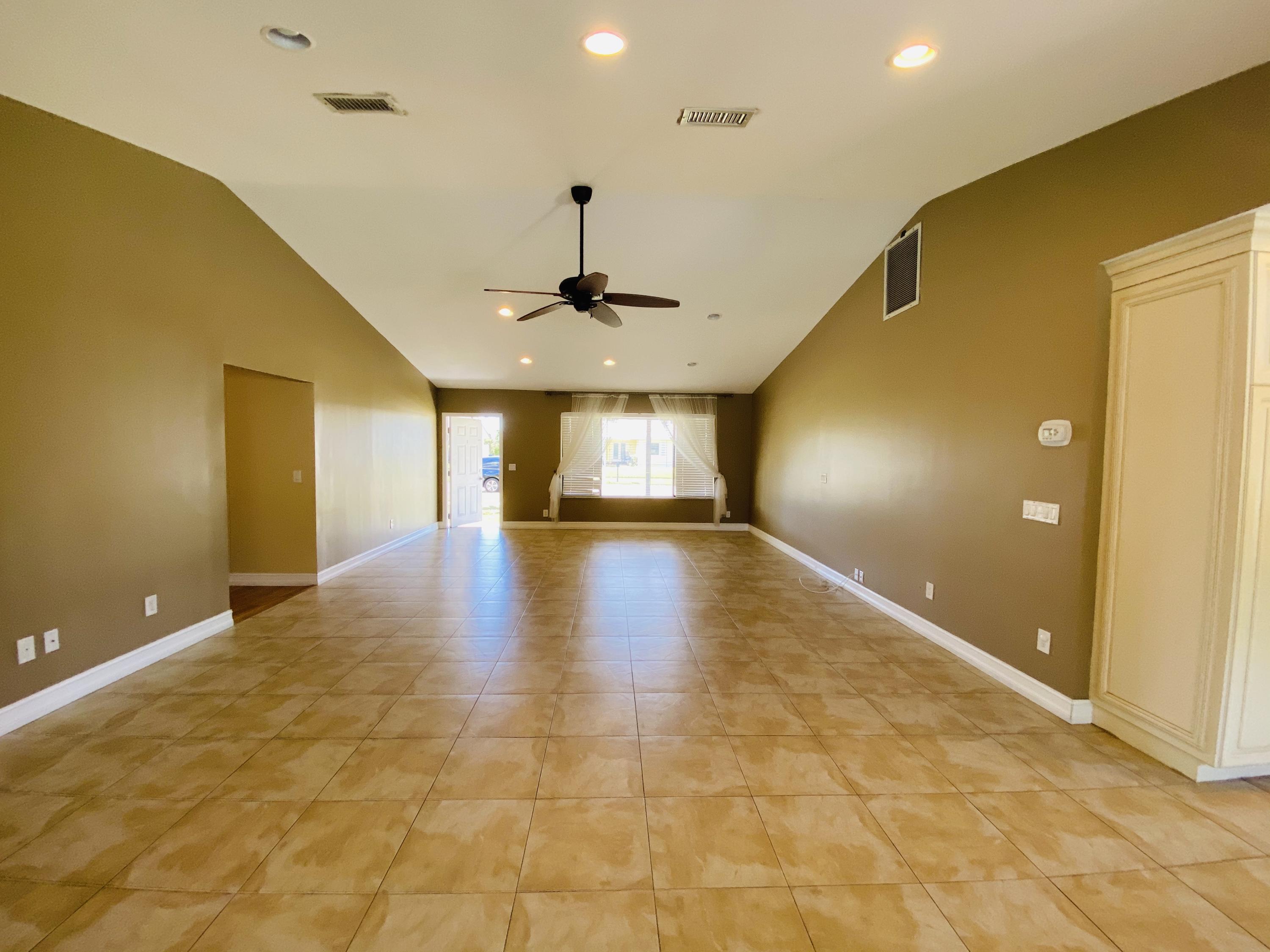 4449 Brandywine Drive Boca Raton, FL 33487 - Photo 10 of 27 6525F8C3-E3AF-4E50-A6BC-C1E4544229B9