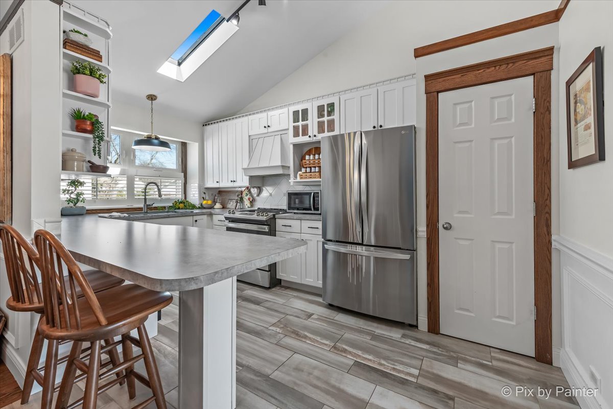 2977 Valley Forge Road Lisle, IL 60532 - Photo 4 of 56