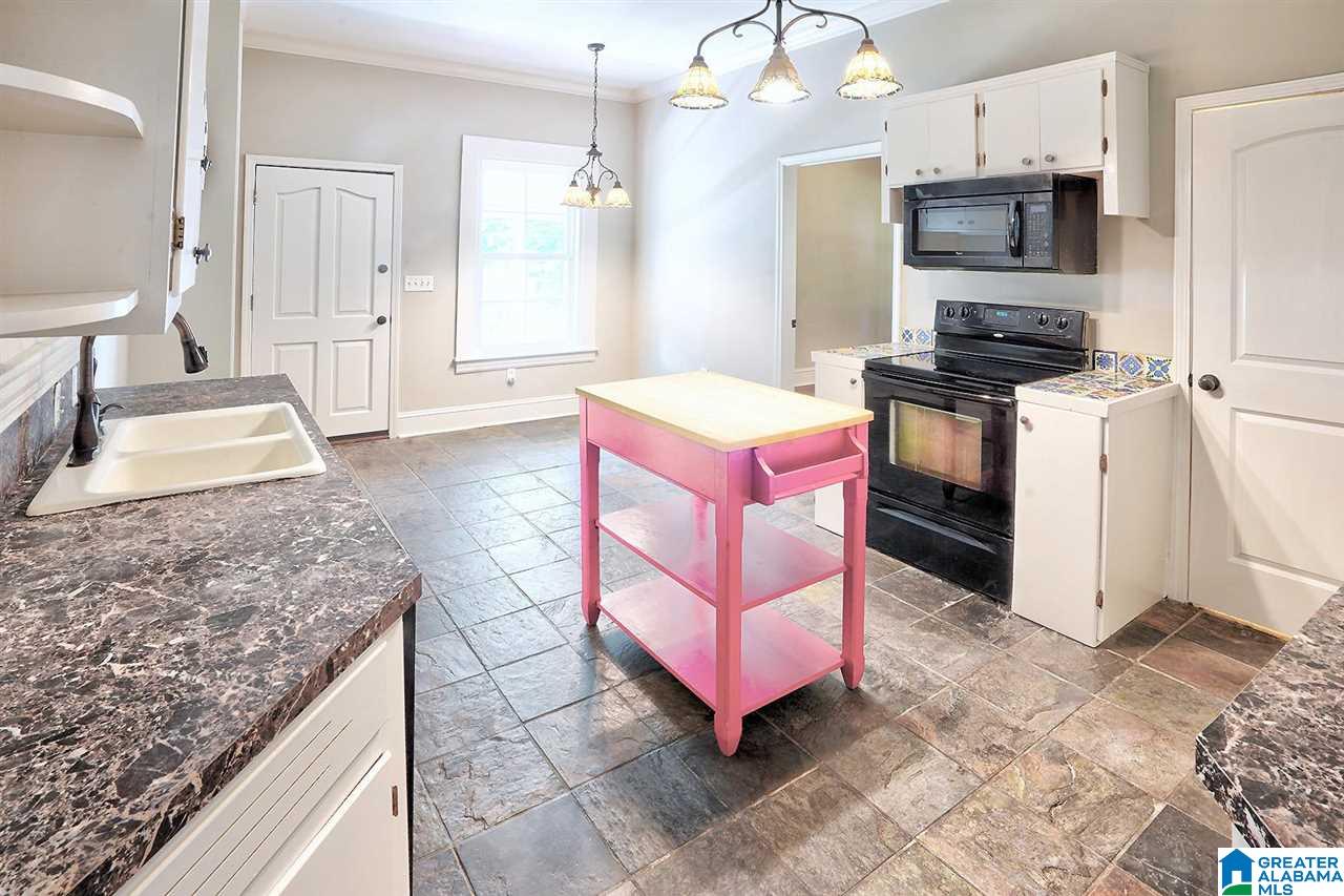 605 10th Street North Clanton, AL 35045 - Photo 6 of 29