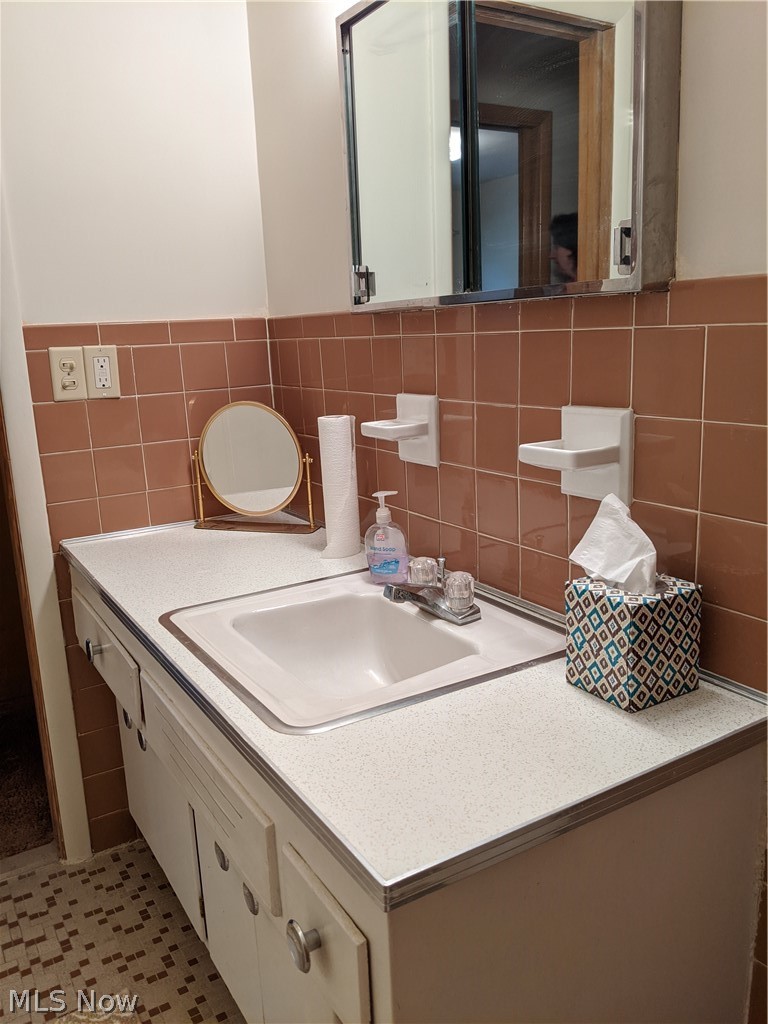 957 Hanley Road Cleveland, OH 44124 - Photo 11 of 30