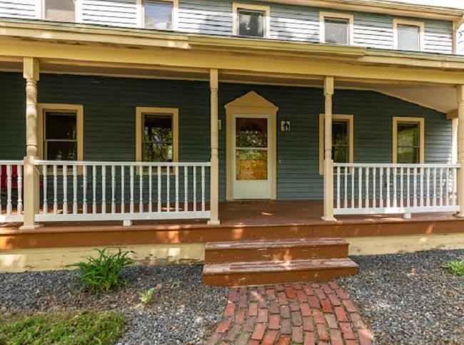 34 Cate Street Epping, NH 03042 - Photo 2 of 21