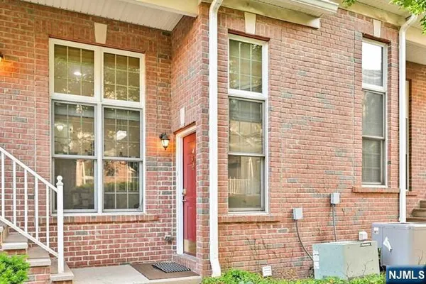 $4,850 | 375 Kingston Court, West New York, NJ 07093