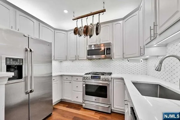 $4,850 | 375 Kingston Court, West New York, NJ 07093