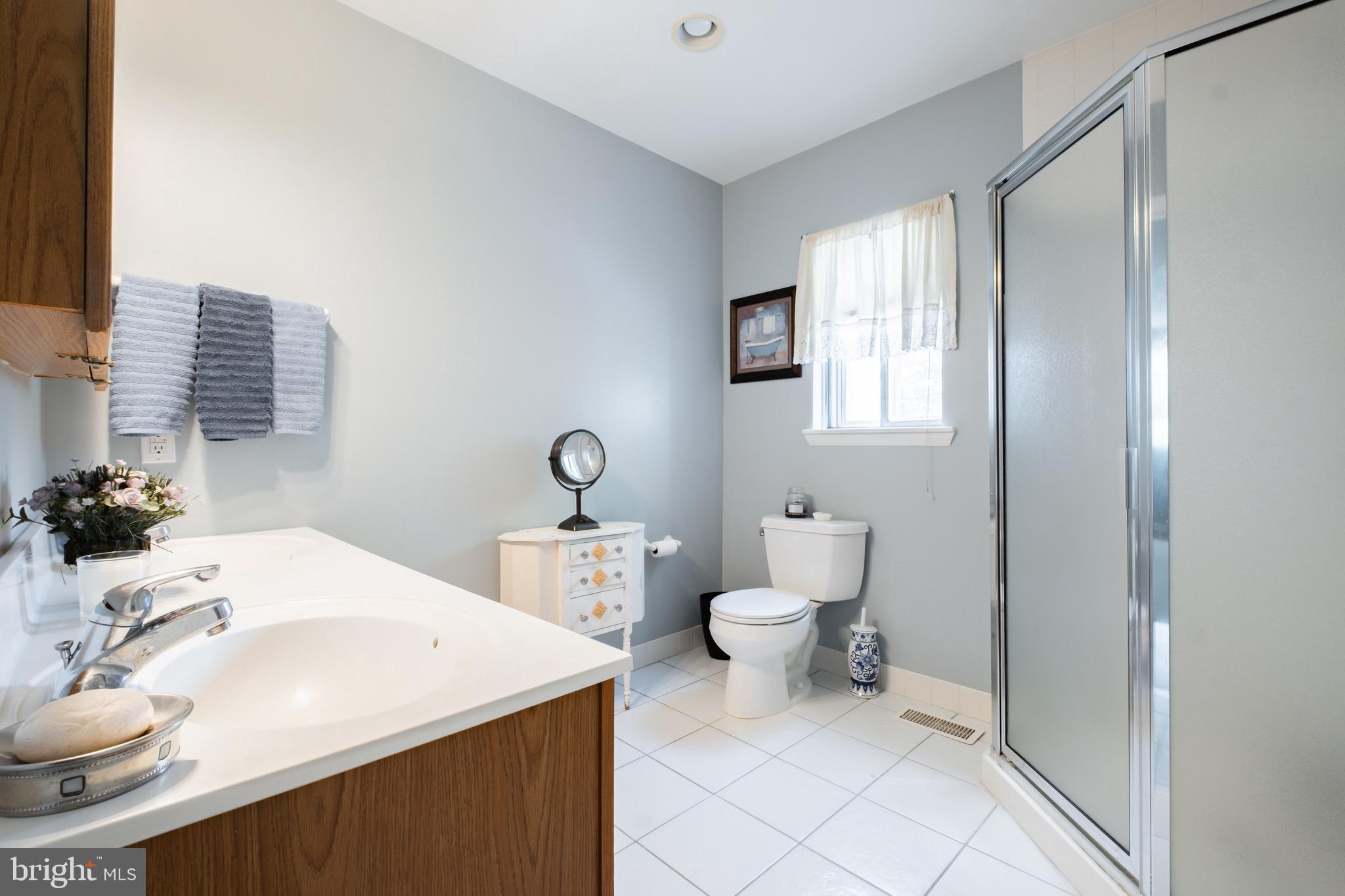 601 Norwood Road Mount Laurel, NJ 08054 - Photo 29 of 44 Private bathroom for the primary bedroom