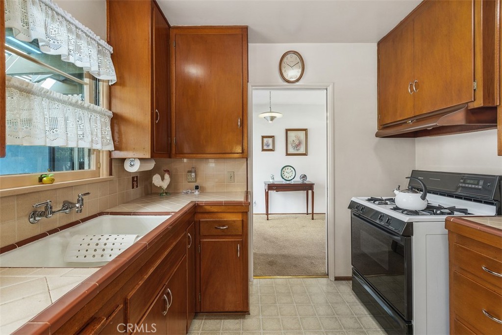 954 North Magnolia Avenue Rialto, CA 92376 - Photo 13 of 34