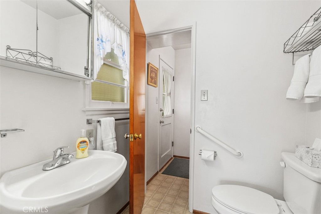 954 North Magnolia Avenue Rialto, CA 92376 - Photo 20 of 34