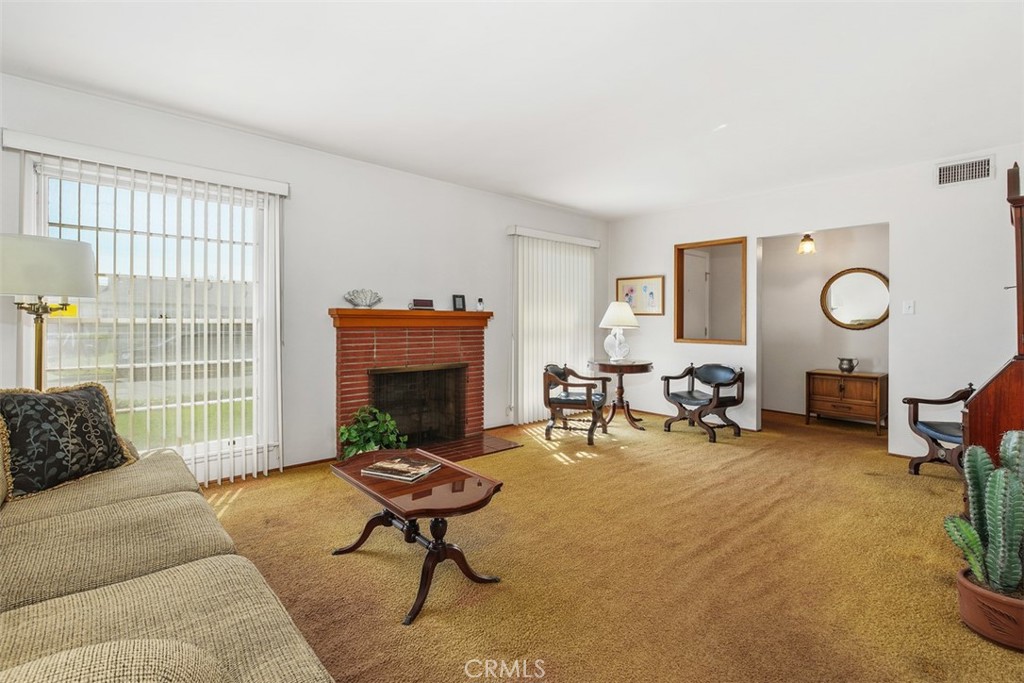 954 North Magnolia Avenue Rialto, CA 92376 - Photo 7 of 34