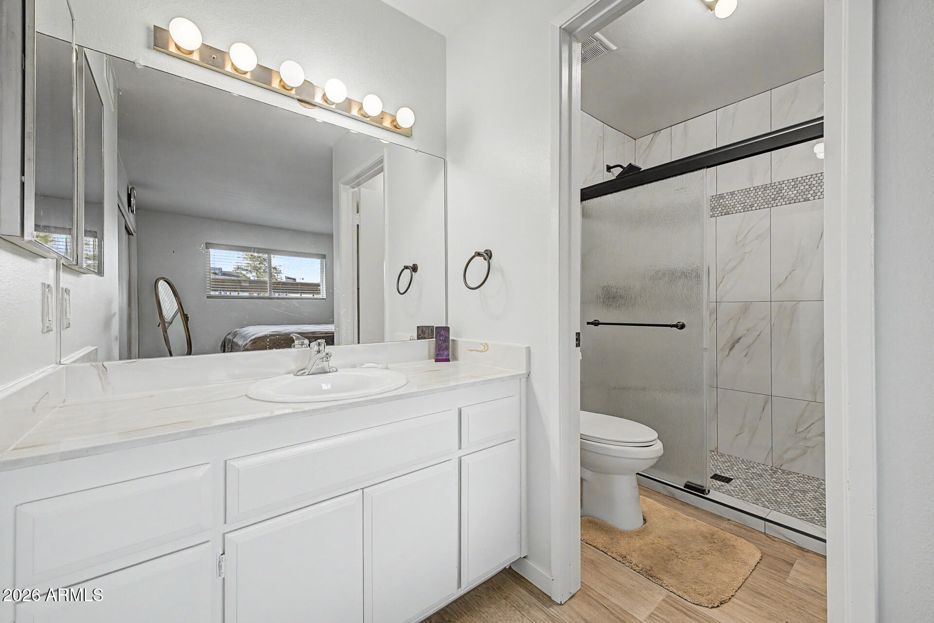 5525 East Thomas Road, Unit H2 Phoenix, AZ 85018 - Photo 4 of 15 Remodeled Mstr shower