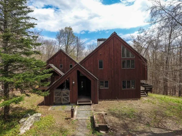 $599,000 | 583 Hawk Spur Road, Plymouth, VT 05056