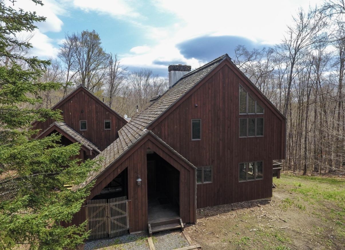 583 Hawk Spur Road Plymouth, VT 05056 - Photo 3 of 52