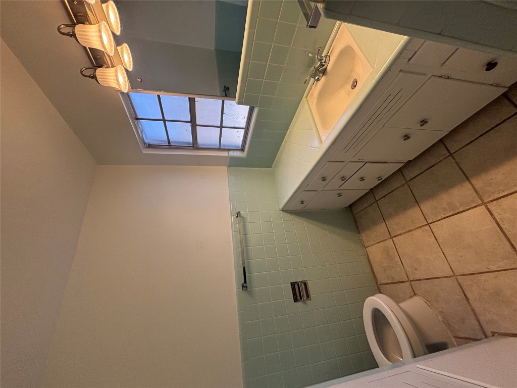 2324 Hartford Road Austin, TX 78703 - Photo 10 of 20 a bathroom with a sink and a toilet