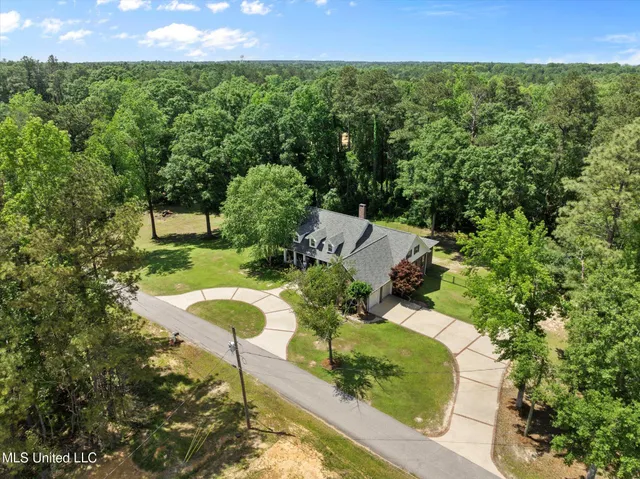 $495,000 | 10 Lakeview Circle, Purvis, MS 39475