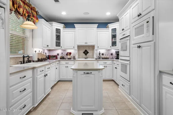 $495,000 | 10 Lakeview Drive, Purvis, MS 39475