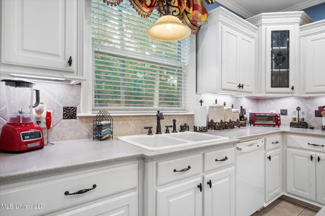 $495,000 | 10 Lakeview Circle, Purvis, MS 39475