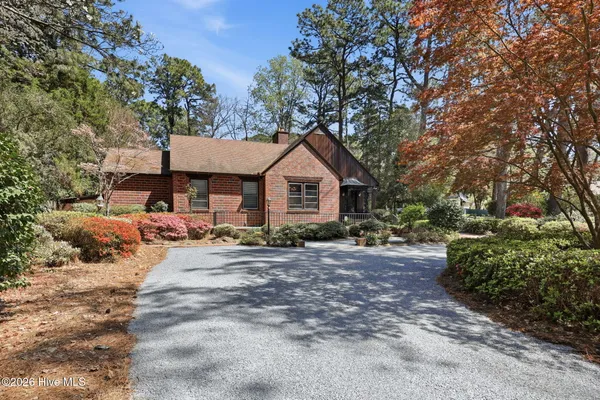 $525,000 | 535 East Morganton Road, Southern Pines, NC 28387