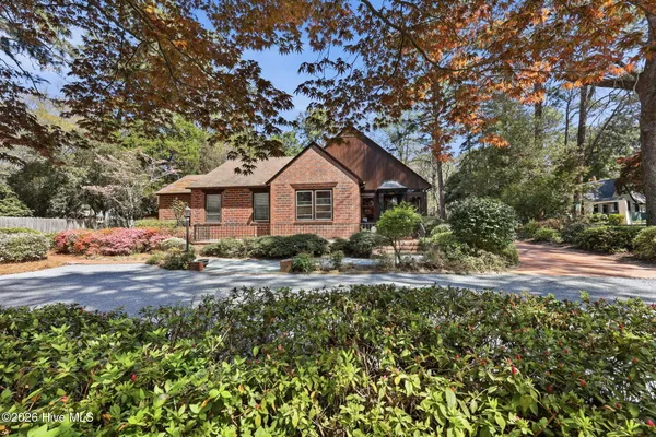 $525,000 | 535 East Morganton Road, Southern Pines, NC 28387