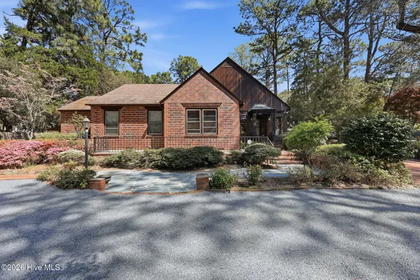$525,000 | 535 East Morganton Road, Southern Pines, NC 28387