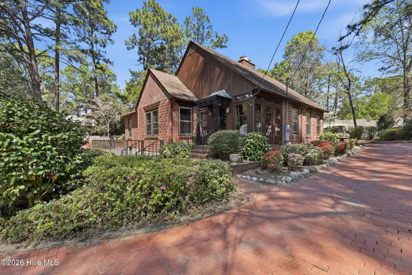 $525,000 | 535 East Morganton Road, Southern Pines, NC 28387