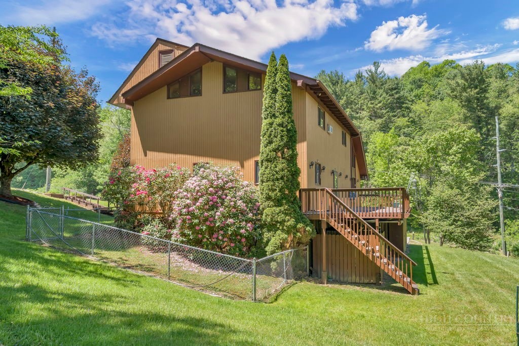 1065 Ravens Ridge Circle Boone, NC 28607 - Photo 3 of 50
