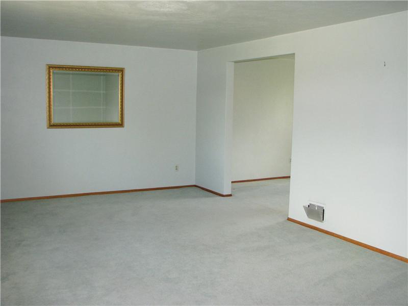 13660 Ridge Road North Huntingdon, PA 15642 - Photo 8 of 23 Living Room.