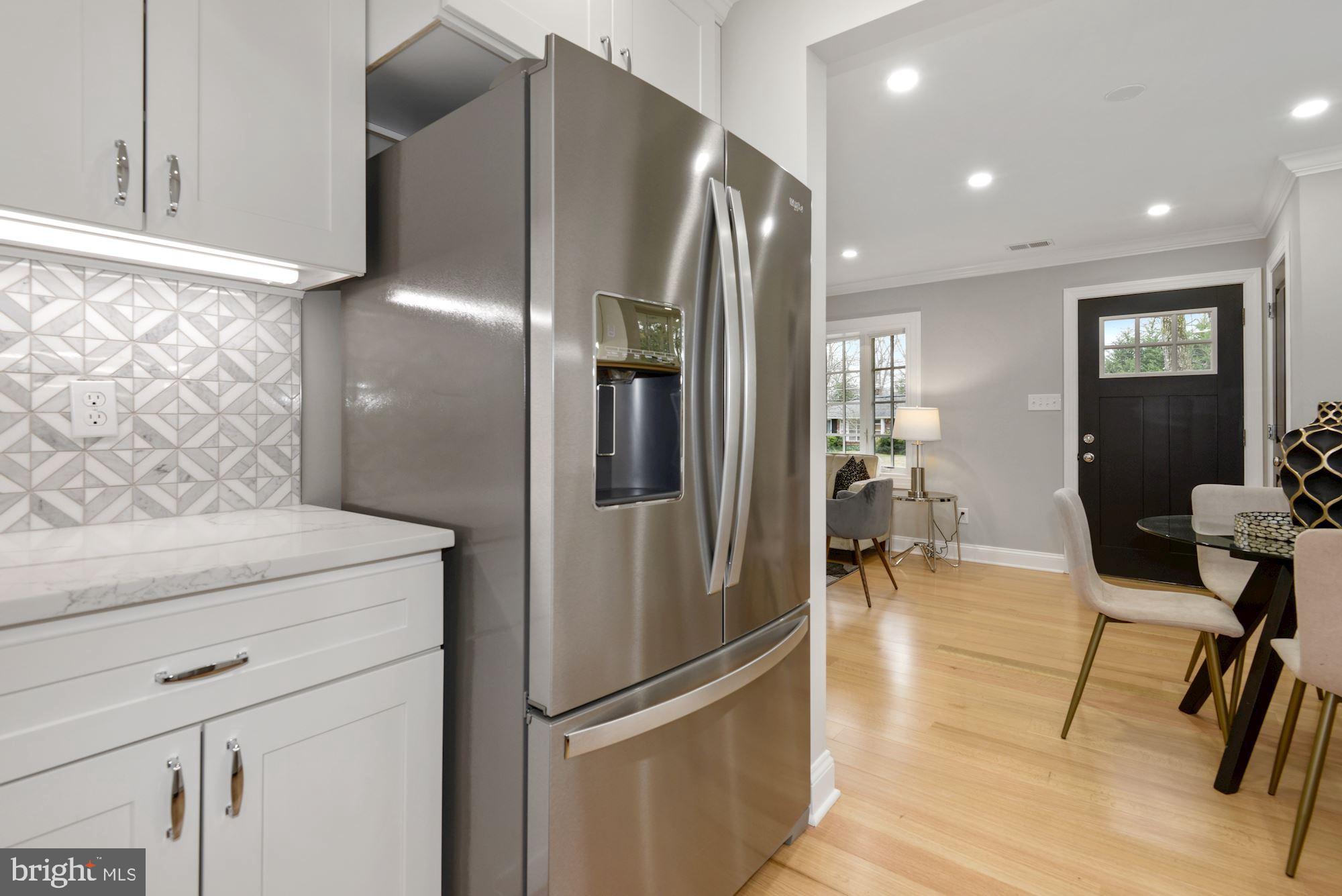 8007 Bainbridge Road Alexandria, VA 22308 - Photo 12 of 46 Carrara Marble Mosaic Tile Backsplash