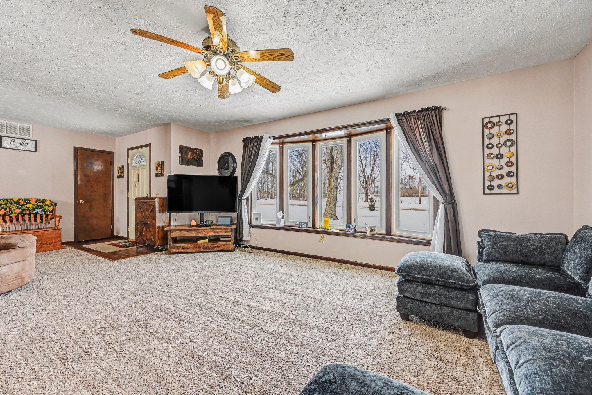 10070 Thornapple Lake Road Nashville, MI 49073 - Photo 2 of 27 006_file_3868